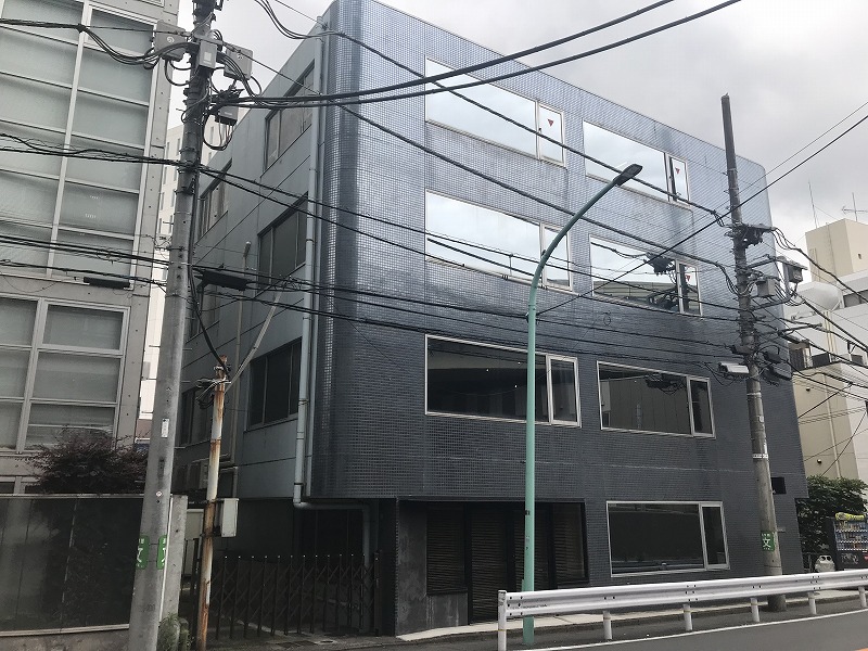 A building 北参道