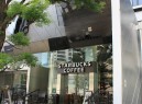 スターバックスコーヒー　徒歩２分！