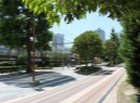 線路沿い「本芝公園」　徒歩２分！