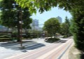 線路沿い「本芝公園」　徒歩２分！